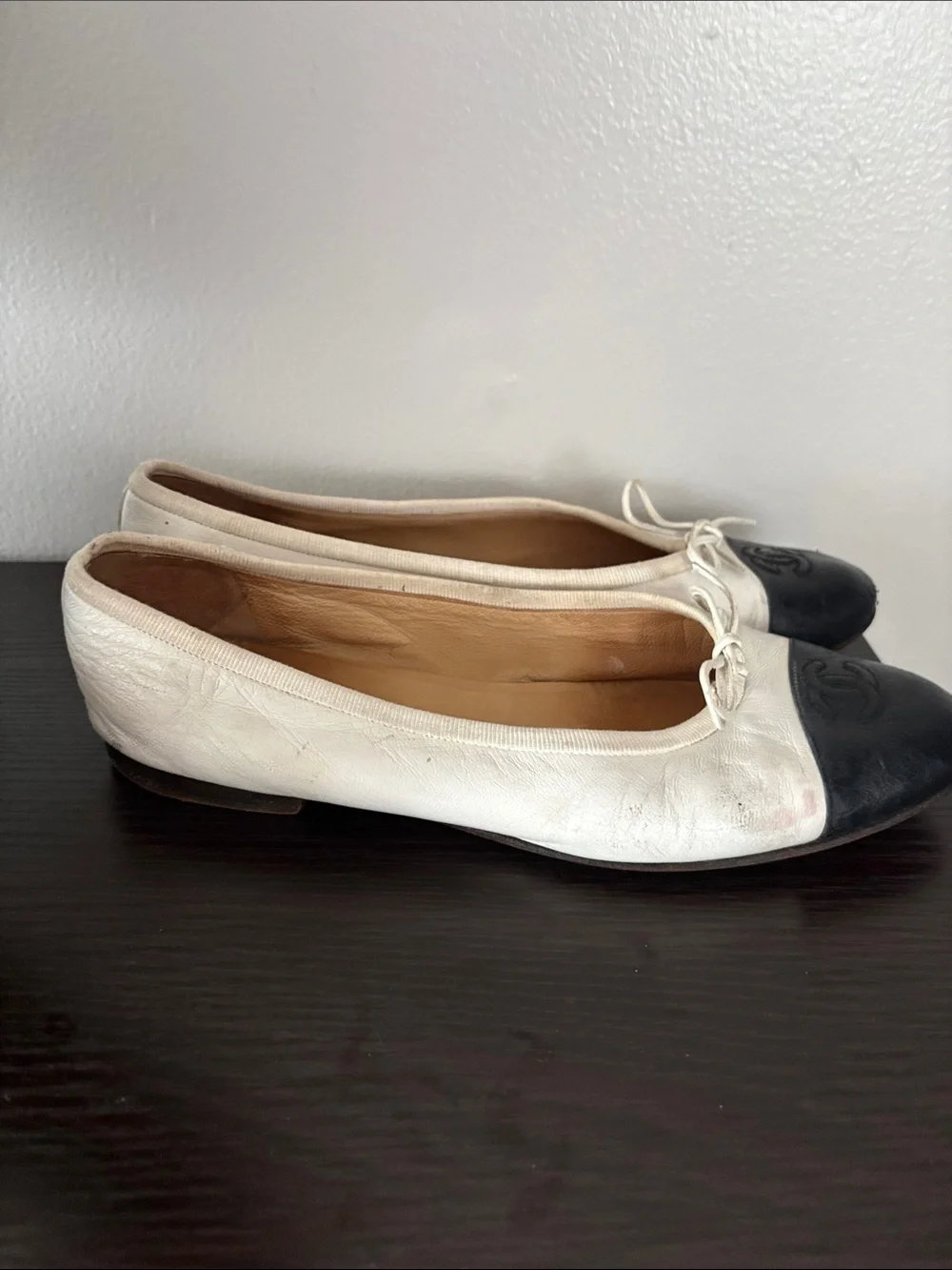 CHANEL White Leather Ballet Flats with Black Cap Toe and Bow